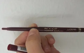 Crayon à lèvre foncé, Astor