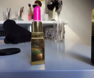 Rouge à lèvres, Yves Saint Laurent