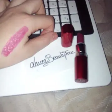 rouge a levres, Inconnue