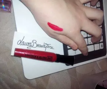 lipstick gloss, Inconnue