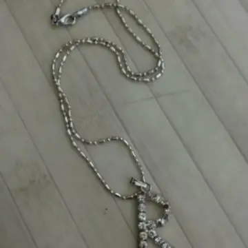 Pendentif Lettre R, Inconnue