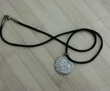 Pendentif Soleil/Lune, Inconnue