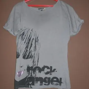 Tee shirt gris, Inconnue