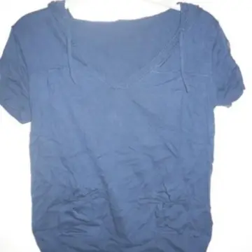 Pull manche courte bleu à capuche, Inconnue