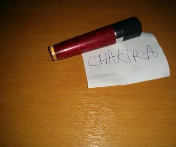 Gloss rouge foncé irisé doré, Vera