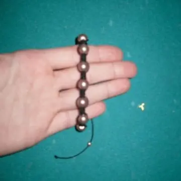 Bracelet Shamballa, Inconnue