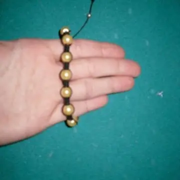 Bracelet Shamballa, Inconnue
