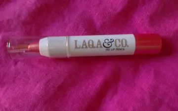 Fat Lip Pencil   Baume à lèvre/RAL, Laqa & Co