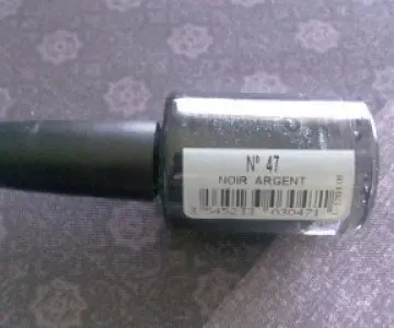 Vernis Noir pailleté argenté, Inconnue