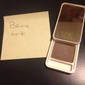 Fard à paupières, UNE Beauty