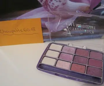 palette fards à paupières violet, Modélite
