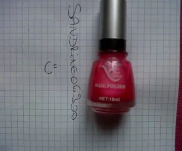 Vernis à ongles, Vera valenti