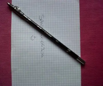 Crayon Liner couleur noir, Vera valenti