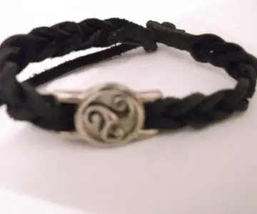 Bracelet triskel tressé, Inconnue