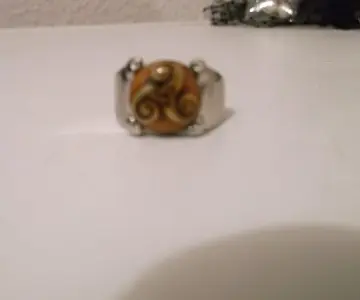 bague triskel marron, Inconnue