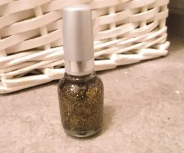 Vernis paillettes, Inconnue