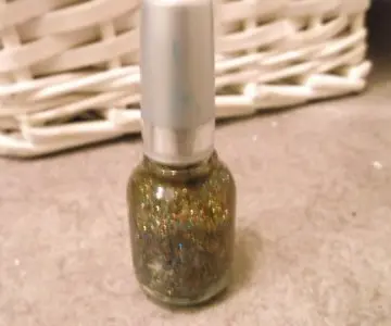 Vernis paillettes, Inconnue