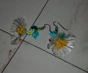 boucles d'oreilles Fleurs, Inconnue