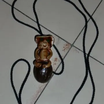 Collier fimo et bois, Inconnue