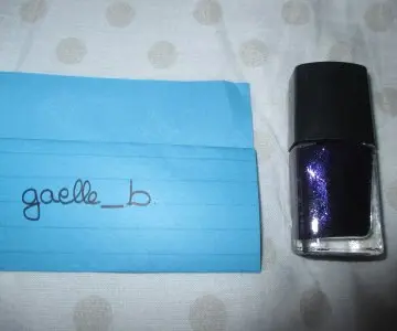 Vernis prune à grosses paillettes, Elf