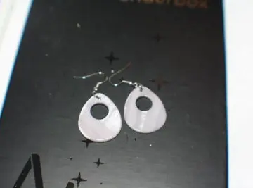 Boucles d'oreilles, Inconnue