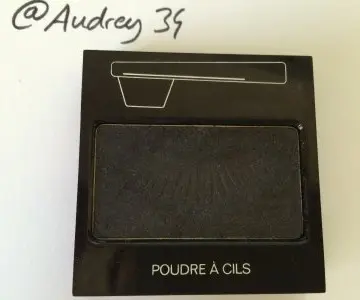 Poudre à cils Chanel, Chanel
