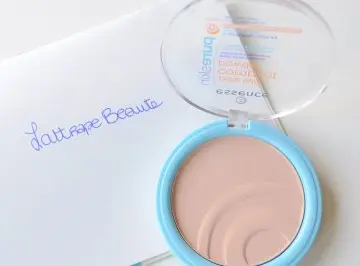 Poudre compacte, Essence
