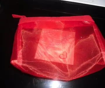 Trousse rouge, The Body Shop