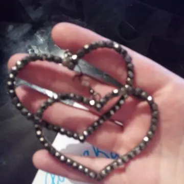 boucles d'oreille, Inconnue