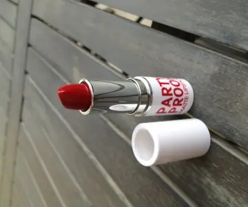 Party proof matte lipstick, ModelCo