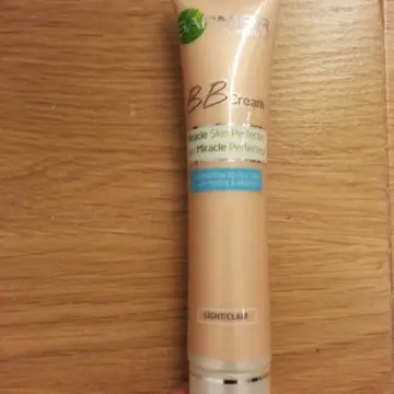 BB Creme.  Peau mixte.   CLAIR, Garnier
