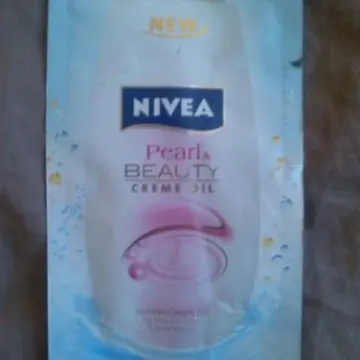 échantillon Pearl & beauty creme oil, Nivea