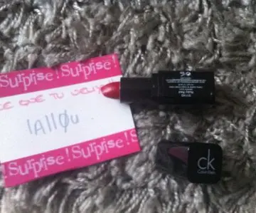 Rouge à lèvre rouge CK, Calvin Klein