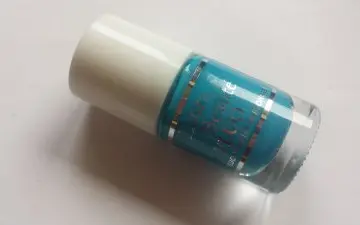 Vernis bleu Laura Beauté, Laura beauté