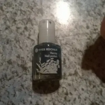 Vernis vert canard Yves Rocher, Yves Rocher