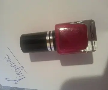 Vernis à ongles, Inconnue