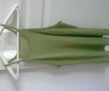 Debardeur vert anis, Inconnue