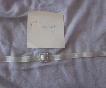 Collier fer à cheval, Inconnue