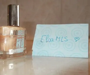 Vernis irisé un peu orangé, Modélite