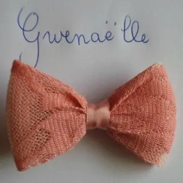 Pince/noeud, Claire's