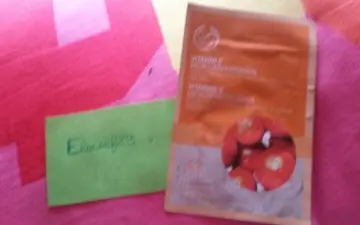 Exfoliant visage Vitamin C, The Body Shop