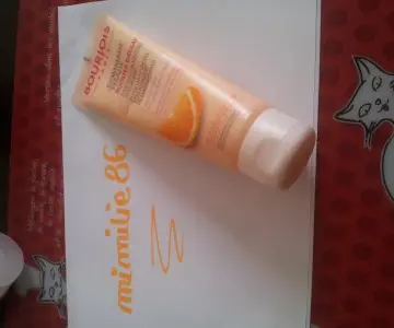 gommage visage, Bourjois