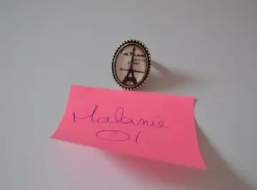 Bague tour effel, Inconnue