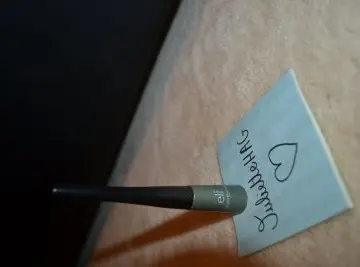 Eyeliner kaki, Elf
