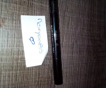 crayons a sourcils, Maniatis