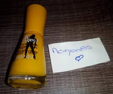 vernis a ongles couleur moutarde, Bourjois