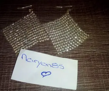 boucles d'oreilles, Inconnue