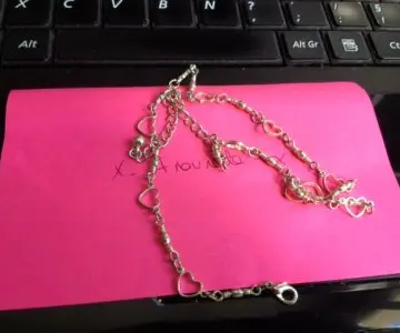 Collier, Inconnue