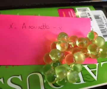 bracelet vert anis, Inconnue
