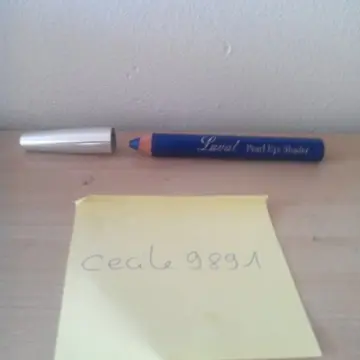 Crayon yeux, Laval